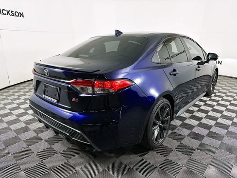 Used 2022 Toyota Corolla SE image 3