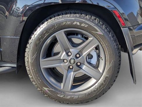 Used 2023 Land Rover Defender 90 X-Dynamic SE image 24