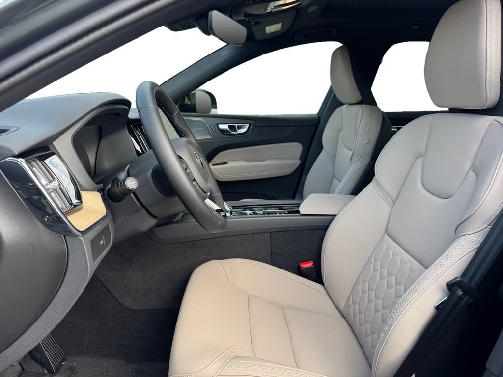 New 2027 Volvo XC60 B5 Plus AWD/4WD image 10