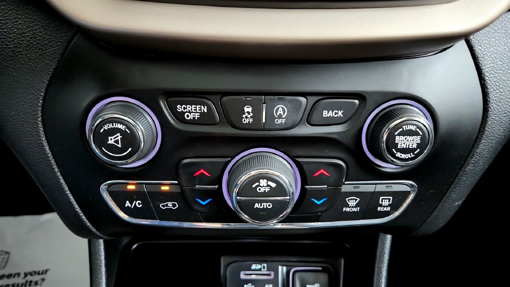 Used 2017 Jeep Cherokee Limited AWD/4WD image 27