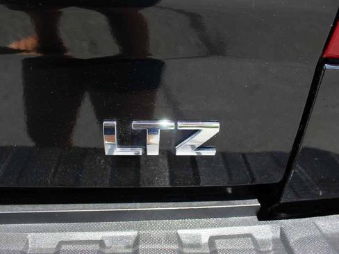 Used 2018 Chevrolet Silverado 1500 LTZ Z71 w/ LTZ Plus Package AWD/4WD image 8