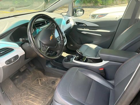 Used 2020 Chevrolet Bolt Premier w/ Infotainment Package FWD image 8