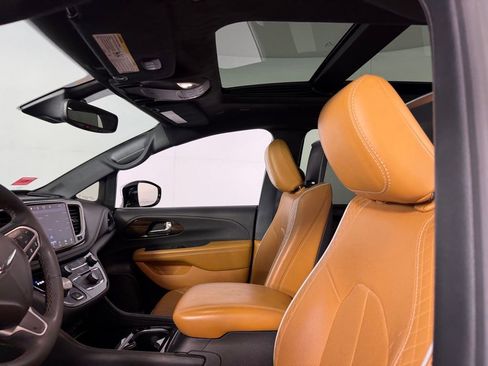 Used 2023 Chrysler Pacifica Pinnacle image 22