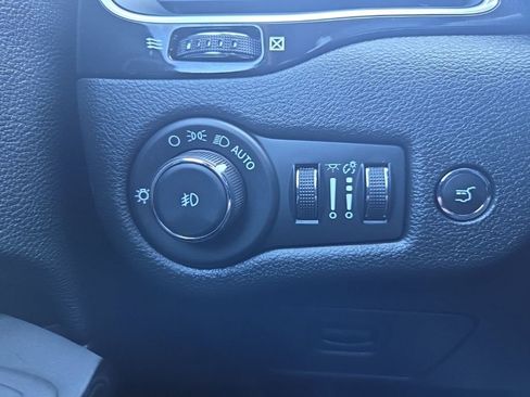 Used 2023 Jeep Cherokee Altitude Lux w/ Lux Elite Package image 39