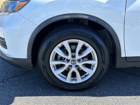 Certified 2020 Nissan Rogue SV image 12