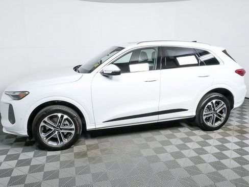 Used 2025 Audi Q5 Premium w/ Convenience Package image 31