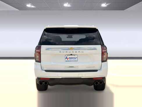 Used 2023 Chevrolet Suburban Premier image 10