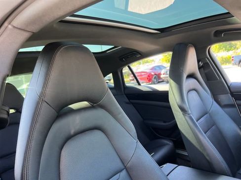 Used 2019 Porsche Panamera RWD image 37