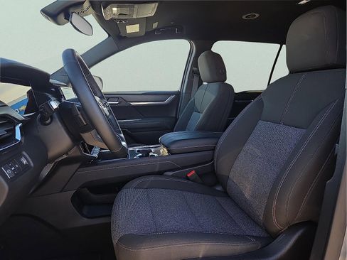 Used 2025 GMC Acadia Elevation image 15