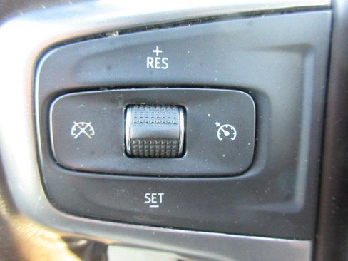 Used 2022 Chevrolet Silverado 1500 LTZ image 21