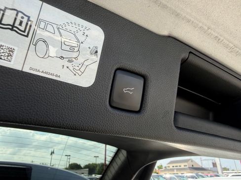 Used 2020 Ford Escape SEL FWD image 15