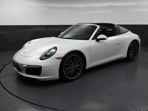 Certified 2019 Porsche 911 Targa 4 AWD/4WD image 30