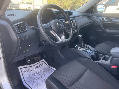 Used 2018 Nissan Rogue SV image 10