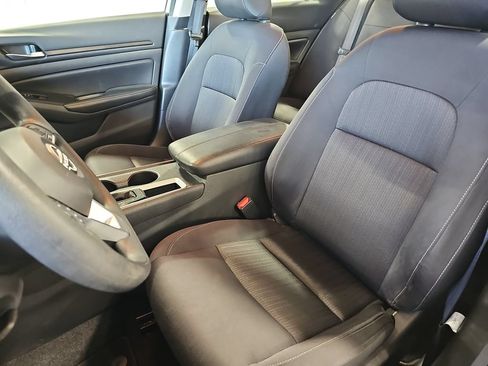 Used 2025 Nissan Altima 2.5 SV FWD image 14