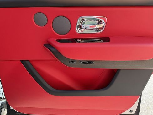 Used 2024 Rolls-Royce Cullinan image 21