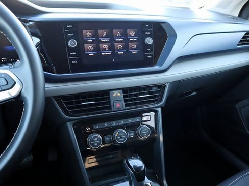 Used 2024 Volkswagen Taos SE image 28