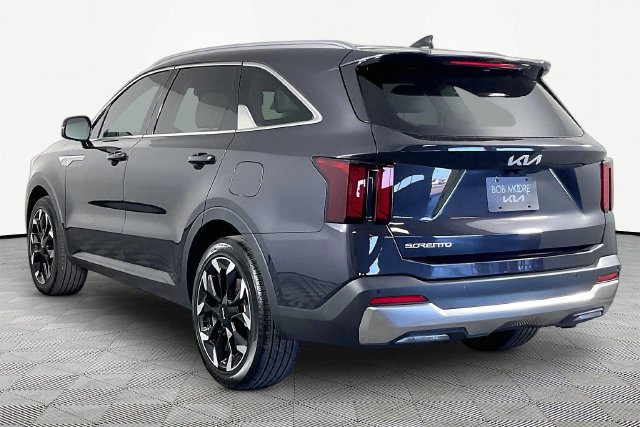Certified 2026 Kia Sorento EX FWD image 4