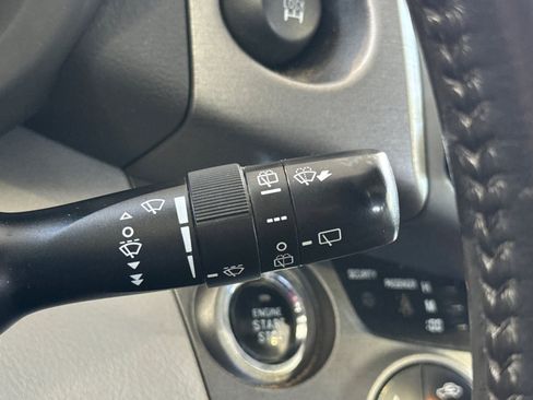 Used 2011 Toyota RAV4 Limited AWD/4WD image 31