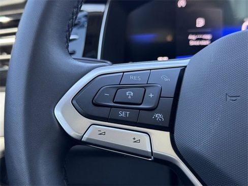 Certified 2025 Volkswagen Jetta SE image 11