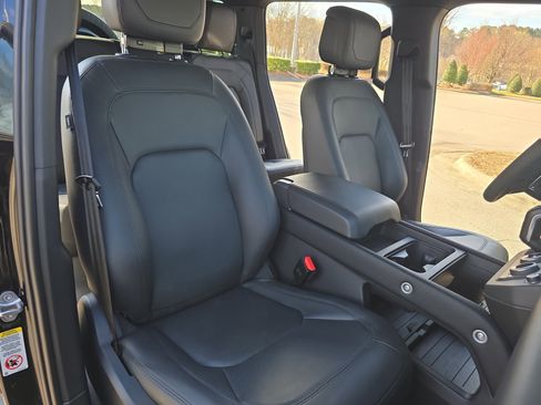 Certified 2024 Land Rover Defender 110 V8 image 10