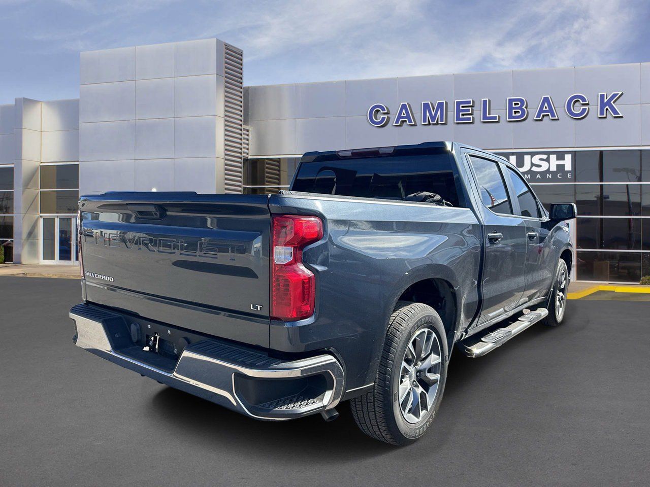 Used 2020 Chevrolet Silverado 1500 LT RWD image 4