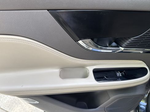 Used 2020 Lincoln Corsair FWD w/ Premium Package image 21