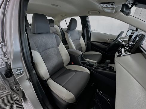 Used 2025 Toyota Corolla LE image 27