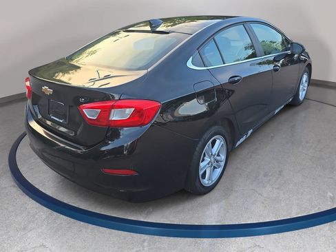 Used 2017 Chevrolet Cruze LT w/ Convenience Package FWD image 5