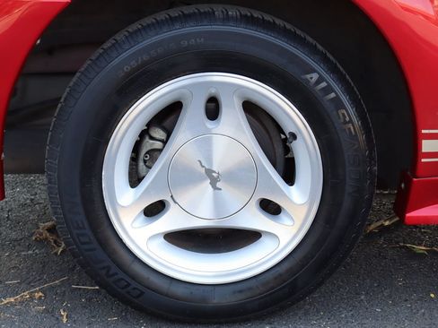 Used 1999 Ford Mustang Convertible RWD image 33