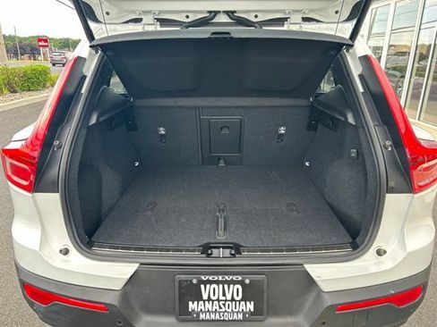 Certified 2025 Volvo XC40 B5 Plus AWD/4WD image 11