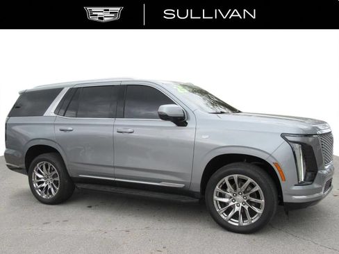 Certified 2025 Cadillac Escalade Premium Luxury w/ LPO, Radiant Package AWD/4WD image 2