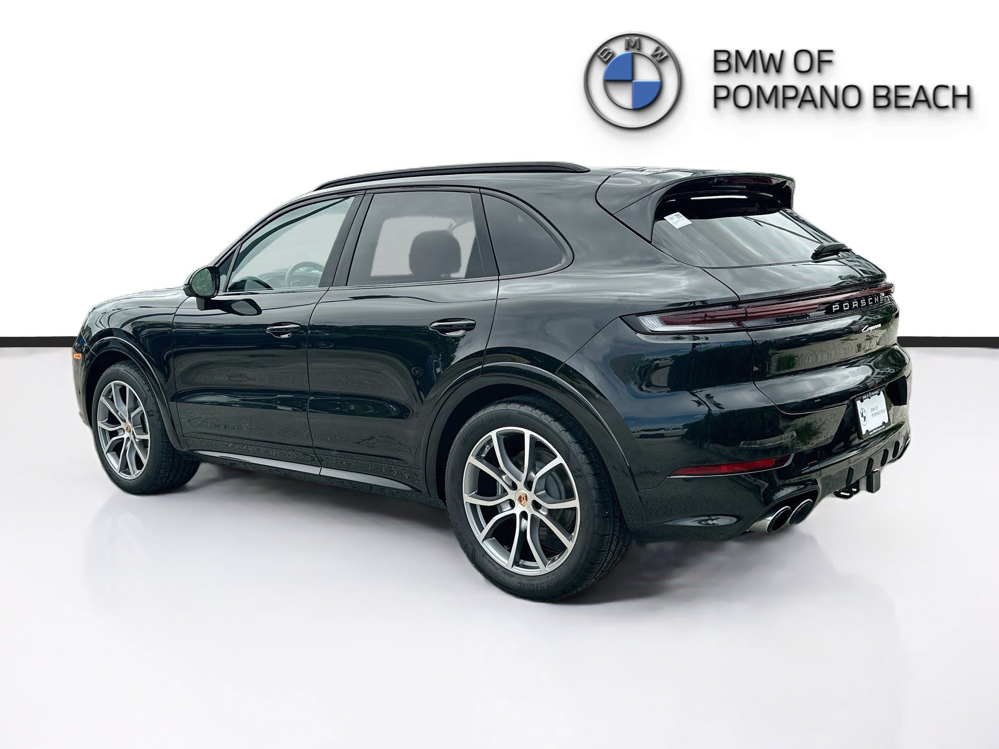Used 2025 Porsche Cayenne AWD/4WD image 5