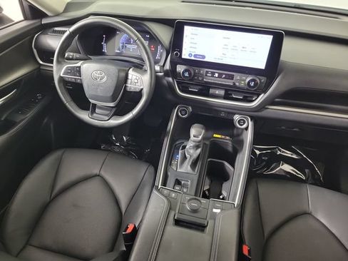 Used 2025 Toyota Grand Highlander FWD image 15