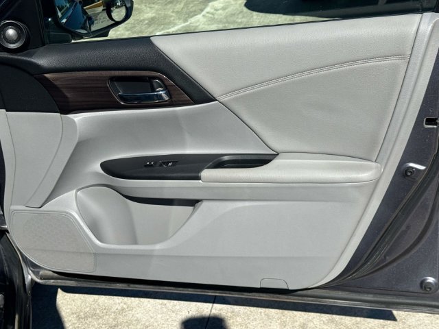 Used 2017 Honda Accord EX-L image 17