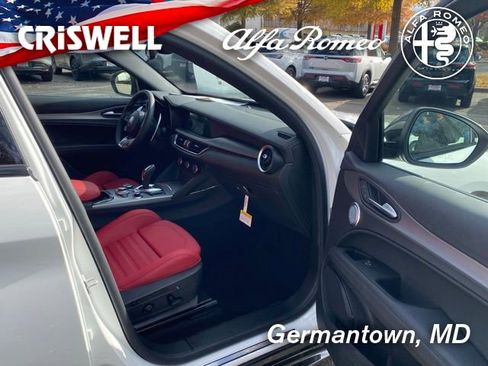 New 2025 Alfa Romeo Stelvio Sprint AWD/4WD image 36
