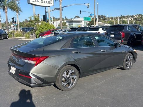 Used 2025 Hyundai Elantra SEL image 3