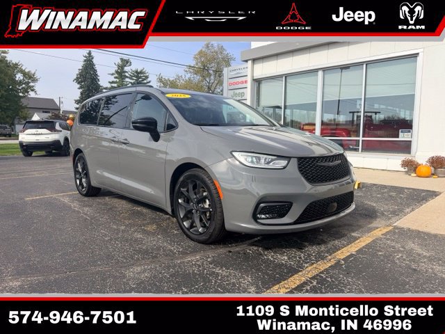 Used 2025 Chrysler Pacifica Limited FWD image 1