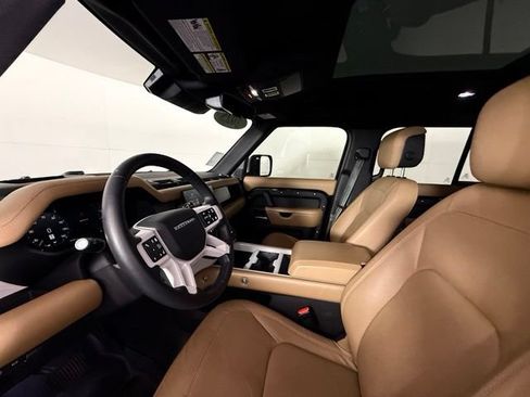 Used 2025 Land Rover Defender 130 X-Dynamic SE AWD/4WD image 5