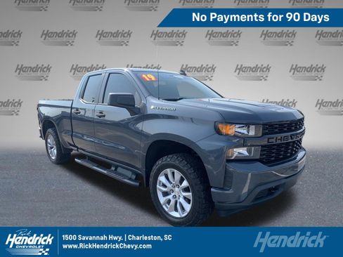Used 2019 Chevrolet Silverado 1500 Custom w/ Custom Value Package AWD/4WD image 1