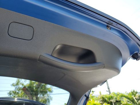Used 2025 Kia Sportage EX FWD image 9