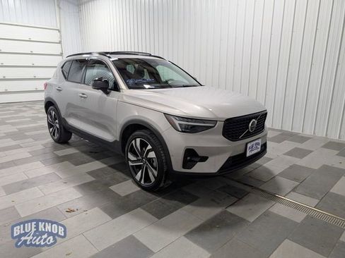 Used 2024 Volvo XC40 B5 Ultimate w/ Protection Package Premier image 5