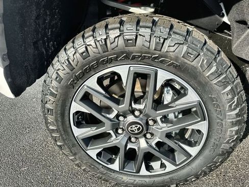 New 2025 Toyota Tundra Limited AWD/4WD image 19