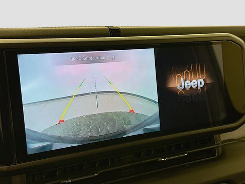 Used 2025 Jeep Wrangler Sahara image 22