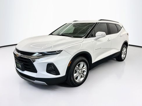 Used 2020 Chevrolet Blazer LT w/ Sound & Technology Package FWD image 3
