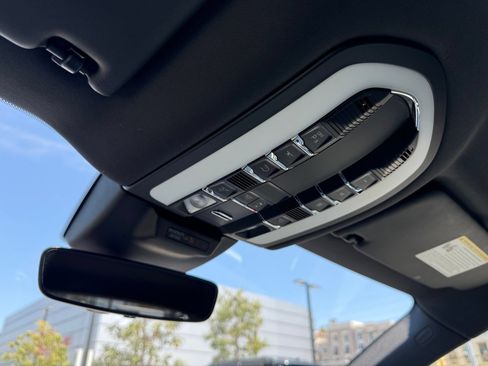 Certified 2023 Porsche Macan Turbo AWD/4WD image 17