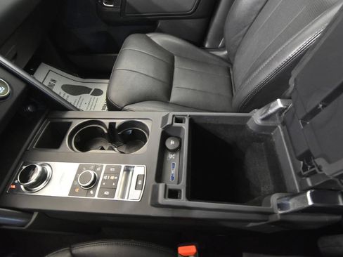 Used 2020 Land Rover Discovery Landmark AWD/4WD image 23