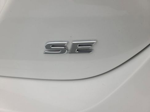 Used 2024 Toyota Camry SE image 13