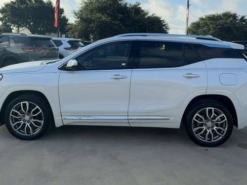 Used 2022 GMC Terrain Denali w/ LPO, Floor Liner Package AWD/4WD image 5
