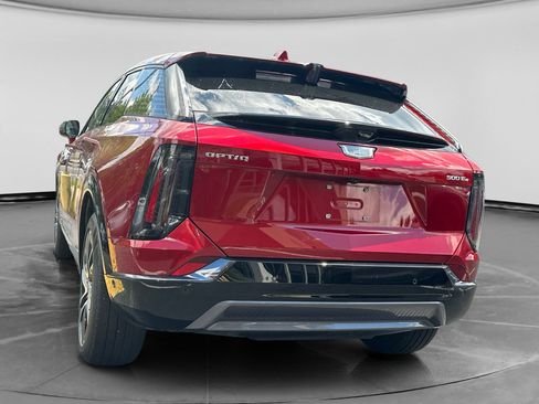 Used 2025 Cadillac Optiq Sport 2 w/ LPO, Floor Liner Package AWD/4WD image 2