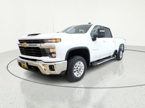 Used 2025 Chevrolet Silverado 2500 LT w/ Convenience Package image 3